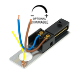 Close-up zijaanzicht van een dimbare railverlichting voedingsconnector met aangesloten blauwe, bruine en geelgroene stroomdraden, gemonteerd op een metalen plaat – geschikt voor optionele dimfunctie.