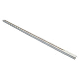 Aluminium gordijnrails wit, schuin bovenaanzicht met zicht op de gleuf voor het ophangsysteem.