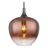 Design hanglamp met amberkleurig glazen kap en zichtbare LED filamentlamp, vooraanzicht.