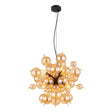 Moderne design hanglamp met amberkleurige glazen bollen in clusteropstelling, gezien vanaf een schuin vooraanzicht tegen een witte achtergrond.