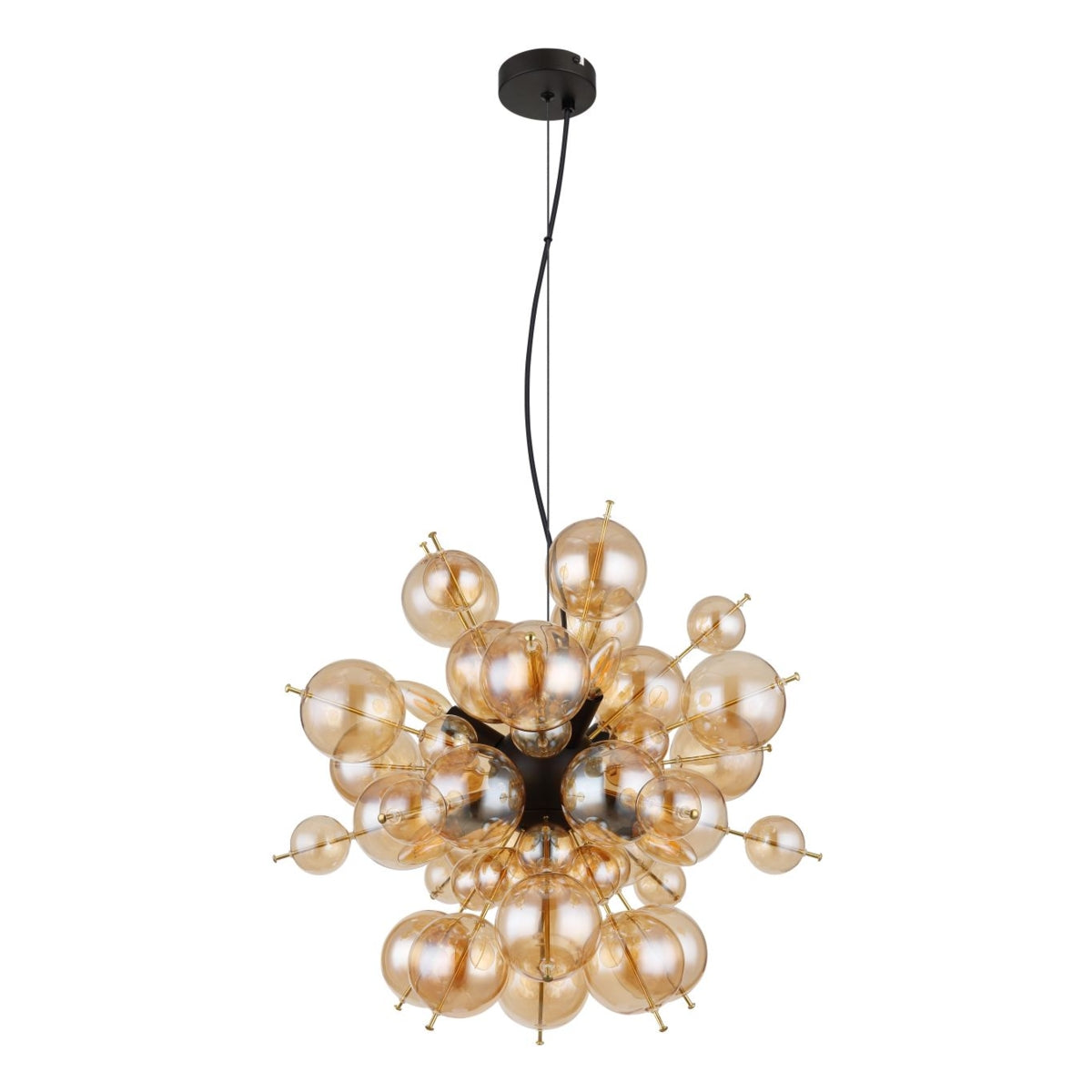 Hanglamp in moderne stijl met goudkleurige glazen bollen en metalen accenten, gezien vanaf de zijkant met licht perspectief aan de onderkant.