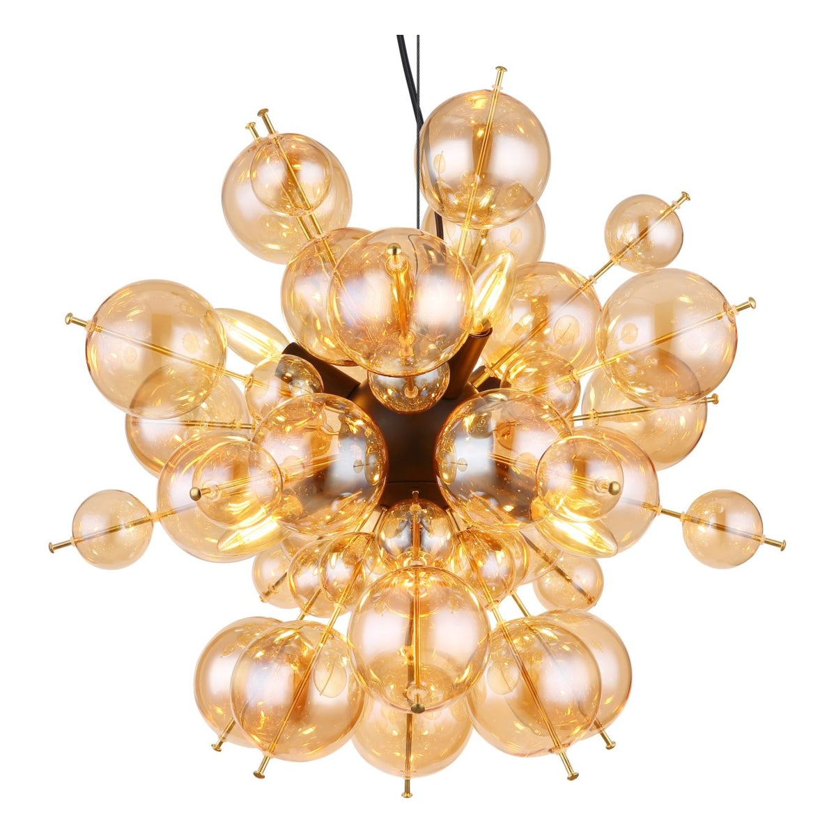 Moderne design hanglamp met goudtint en glazen bollen, gefotografeerd vanuit onderaanzicht tegen een witte achtergrond.