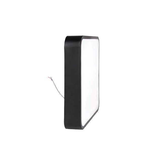 Zijaanzicht van een rechthoekige LED wandlamp met zwart frame en opalen afscherming, inclusief aansluitdraad voor montage.