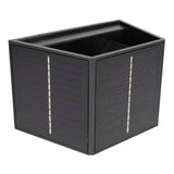 Zwart zonnepaneel plantenbakje in kunststof met twee geïntegreerde zonnecellen, schuin bovenaanzicht.