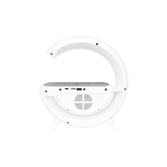 Vooraanzicht van een modern wit multifunctioneel nachtlampje in C-vorm met geïntegreerde Bluetooth speaker, draadloze oplader en USB-poorten.