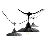 Close-up vooraanzicht van een zwarte retro buitenlichtslinger met industriële metalen kappen en zichtbare LED-lampen, geschikt voor tuin- of terrasverlichting.