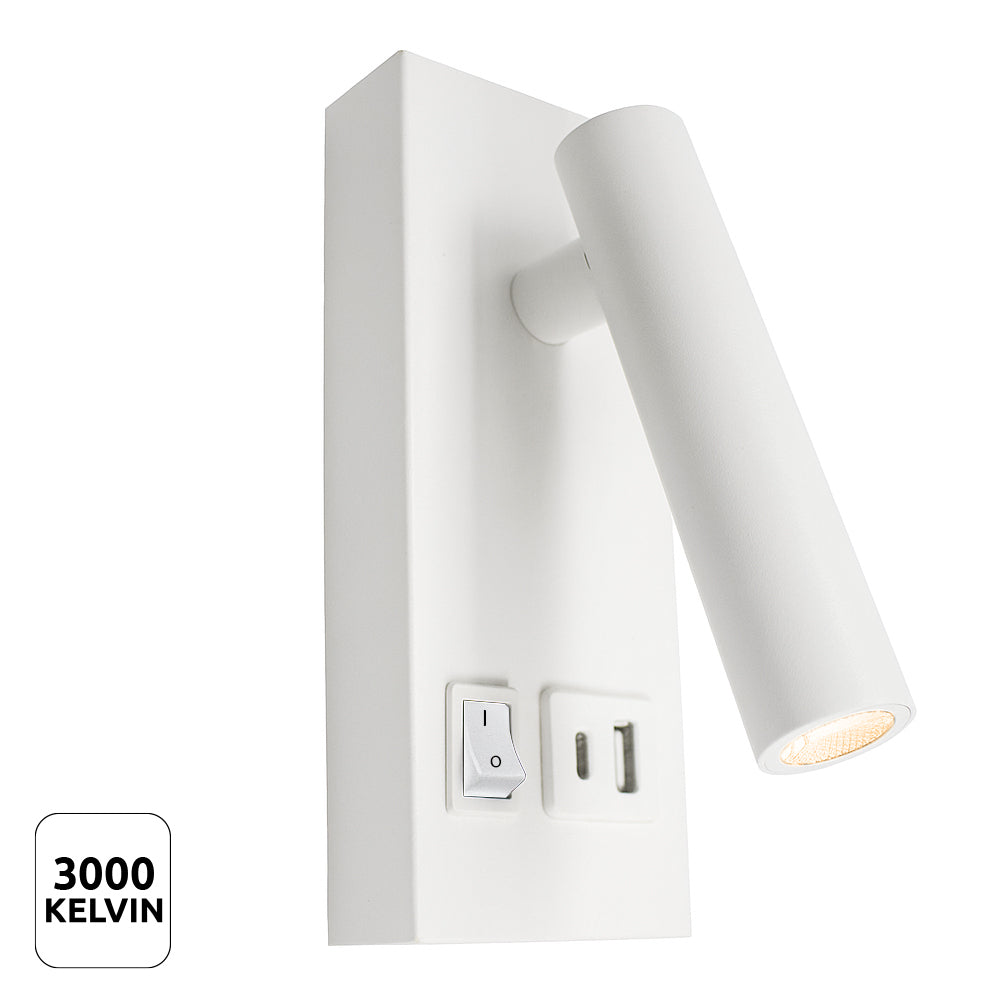 Wandlamp met leesarm en geïntegreerde USB-poort in mat witte afwerking, 3000 Kelvin warm wit licht – schuin zijaanzicht.