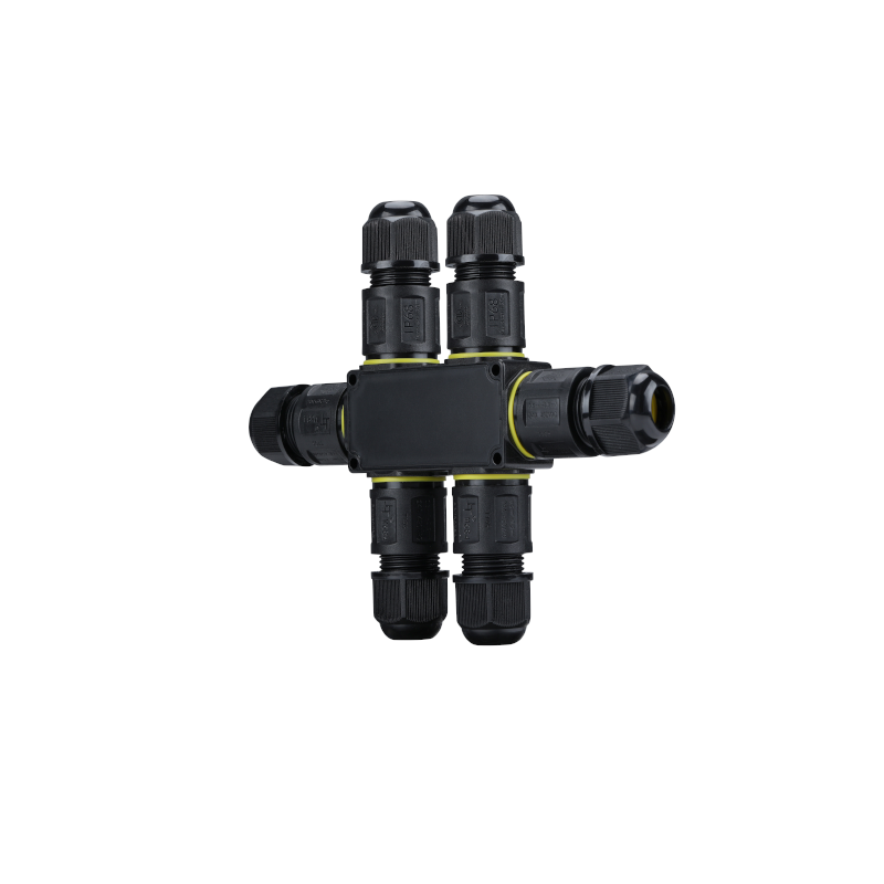 Waterdichte elektrische T-vormige kabelconnector met meerdere ingangen, IP68, zwart kunststof, geschikt voor buitentoepassingen – vooraanzicht productfoto tegen witte achtergrond.