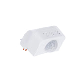 Wit plafond PIR sensor met instelknoppen voor tijd, lichtgevoeligheid en detectiebereik, schuin vooraanzicht.