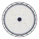 Close-up bovenaanzicht van een ronde industriële LED high bay lamp met meerdere gele LED-chips en een zwart metalen koeling rondom voor efficiënte warmteafvoer.