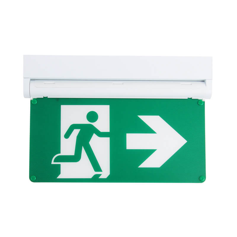 Nooduitgang pictogram met rennende persoon en pijl naar rechts, vooraanzicht van groen-wit vluchtroutebord met wandmontage.