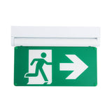 Nooduitgang pictogram met rennende persoon en pijl naar rechts, vooraanzicht van groen-wit vluchtroutebord met wandmontage.