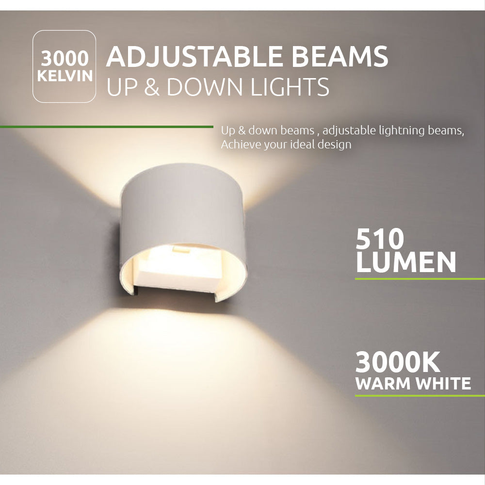 Wandlamp met verstelbare lichtbundels, warm wit licht (3000K), voor op- en neerwaarts schijnende verlichting, 510 lumen – frontaal aanzicht gemonteerd op een muur.