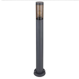 Moderne staande buitenlamp met cilindervormig design en rookglas, frontaal aanzicht.