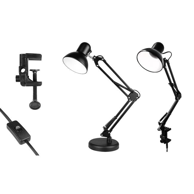 Zwarte verstelbare bureaulamp met scharnierende arm, metalen voet en tafelklem, inclusief aansluitsnoer met schakelaar – zijaanzicht van verschillende montagemogelijkheden.