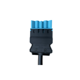 Close-up vooraanzicht van een zwarte en blauwe Wieland GST18 stroomconnector met 3-polige aansluiting en kabel, geschikt voor 250/400V en 20A toepassingen.
