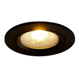 Zwarte LED inbouwspot met warm wit licht, frontaal aanzicht, geschikt voor plafondmontage in moderne interieurs.