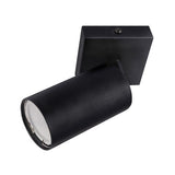 Zwarte moderne wandspot met cilindervormige lampkop, schuin zijaanzicht – ideaal voor gerichte binnenverlichting in woon- of werkomgeving.