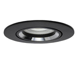 Ingebouwde zwarte LED spot met kantelbaar design, geschikt voor plafondmontage, schuine onderaanzicht afbeelding.
