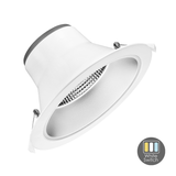 LED downlight met witte afwerking en verstelbare reflector, schuin aanzicht van onderen, inclusief White Switch voor instelbare kleurtemperaturen.