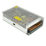 Voedingsadapter 12V 20A metalen behuizing – schuine bovenaanzicht met zicht op ventilatieopeningen en aansluitklemmen aan de voorzijde.