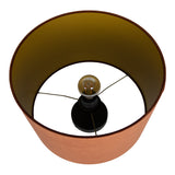 Bovenzicht van een cilindervormige lampenkap met een warme koperkleurige buitenkant en een goudkleurige binnenzijde, voorzien van een zwarte fitting en een zichtbare gloeilamp.