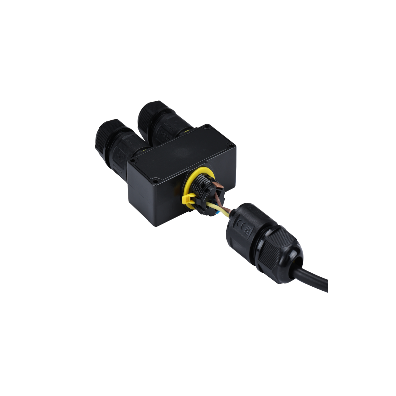 Waterdichte elektrische verbindingsdoos met drie kabelinvoeren, zijkantaanzicht, geschikt voor buitengebruik en industriële toepassingen.