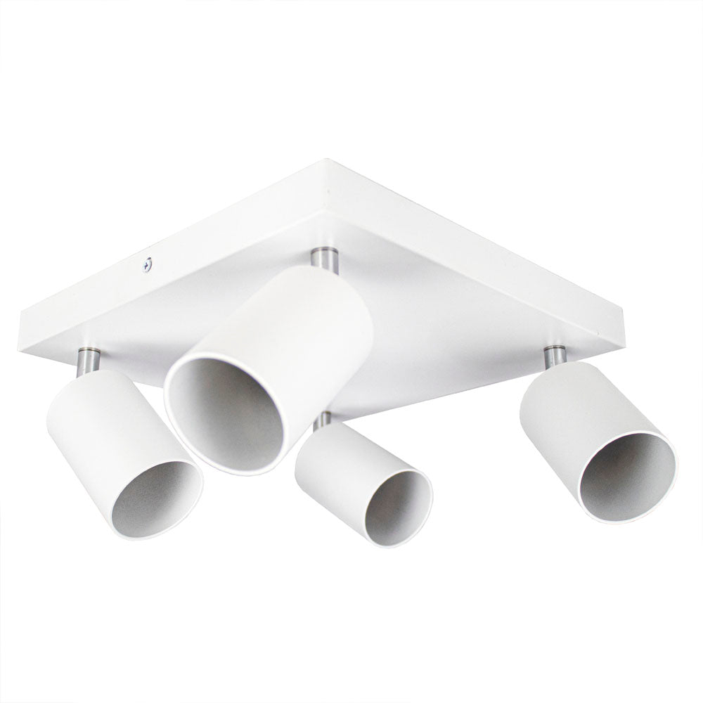 Witte vierkante plafondlamp met vier kantelbare spotjes, moderne design plafondspots – schuin onderaanzicht.