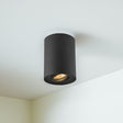 Opbouw spot armatuur zwart 96 x 125mm Kantelbaar Rond GU10 fitting - warm wit licht - sfeerfoto