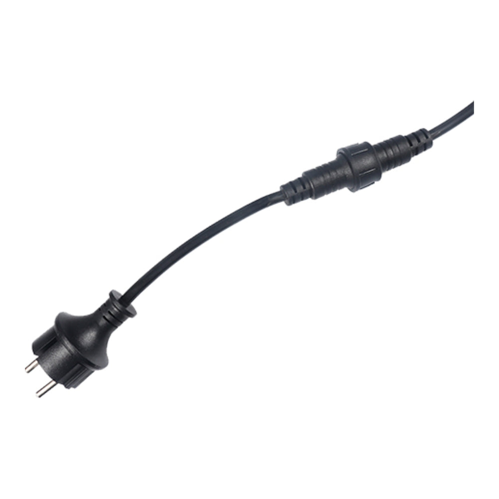 Zwarte 2-pins male stekker met waterdichte connector, zijaanzicht van stroomkabel geschikt voor buitenverlichting of elektrische installaties.