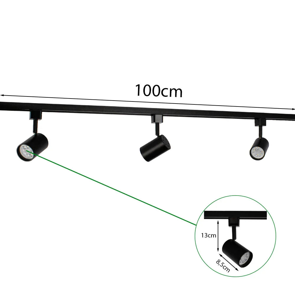 Zwarte railspot plafondlamp met drie verstelbare LED spots op een rail van 100 cm, zijaanzicht met afmetingen van de spots (13 cm hoog en 8,5 cm breed) duidelijk weergegeven.