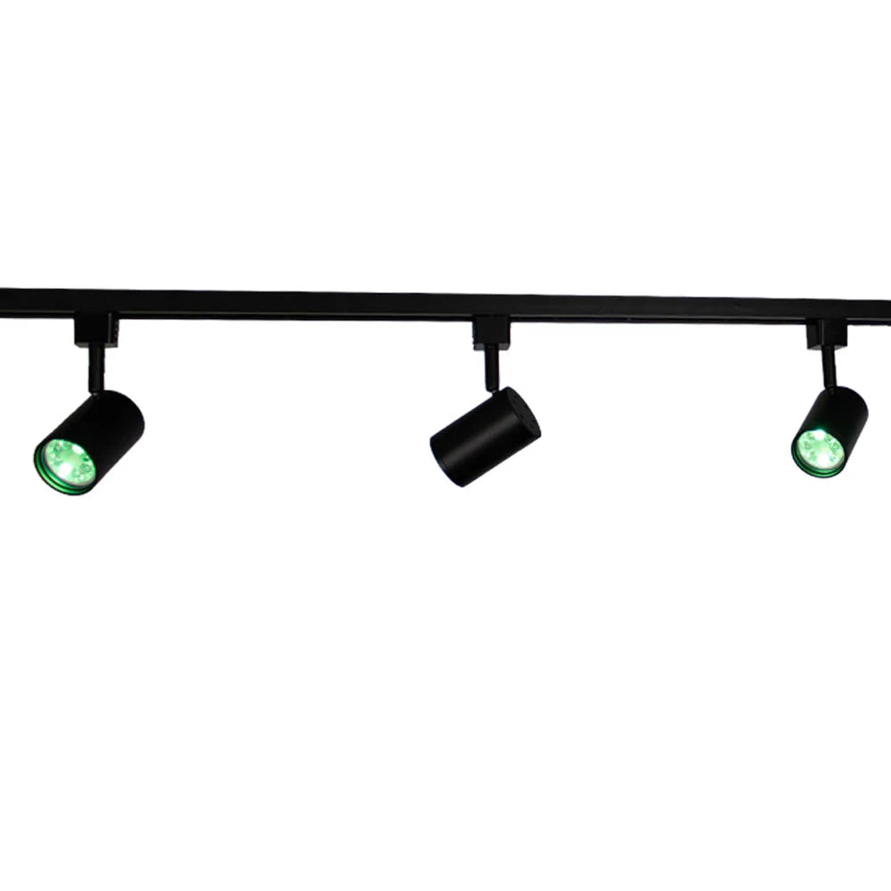 Zwart 3-fase spanningsrail systeem met drie verstelbare LED spots, vooraanzicht met twee spots ingeschakeld met groen licht, ideaal voor accentverlichting in moderne interieurs.