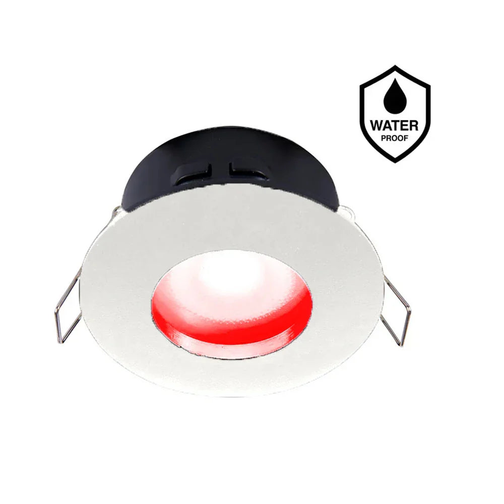 Waterdichte LED inbouwspot met witte rand en rood-wit licht, frontaal aanzicht, geschikt voor gebruik in vochtige ruimtes zoals badkamers.
