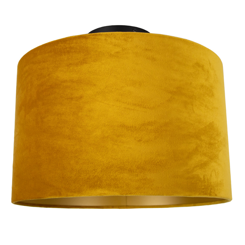 Gele velvet plafondlamp met cilinder vorm, moderne uitstraling en zachte fluwelen textuur – gezien vanaf de onderzijde schuin van voren.
