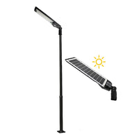 Zwarte LED solar straatlamp met geïntegreerd zonnepaneel en verstelbare arm, zijaanzicht en vooraanzicht op witte achtergrond. Ideaal voor duurzame buitenverlichting zonder netstroom.