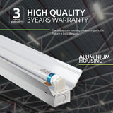 Close-up zijaanzicht van een LED TL-armatuur met aluminium behuizing, geschikt voor industriële omgevingen, met een 3 jaar garantie aanduiding en zichtbaar gemonteerde LED buis.