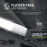 Close-up zijaanzicht van een flikkervrije LED TL-buis met aluminium achterzijde voor optimale koeling, geschikt voor elke LED-armatuur, weergegeven tegen het plafond van een industriële ruimte, met specificatie van 120 lumen per watt.