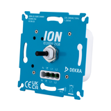 Close-up schuin vooraanzicht van de ION ID200W-ZIGB LED Zigbee dimmer, 200W, met blauwe montageplaat, draaiknop en aansluitpoorten, geschikt voor 220-240VAC installaties.