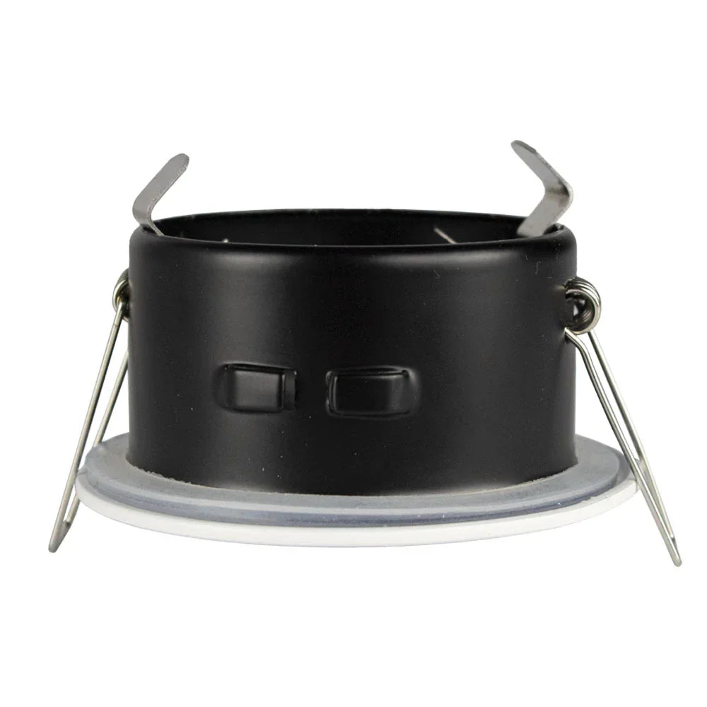 Zwarte LED inbouwspot houder met veerklemmen, zijaanzicht – geschikt voor montage in verlaagde plafonds, ideaal voor moderne interieurverlichting.