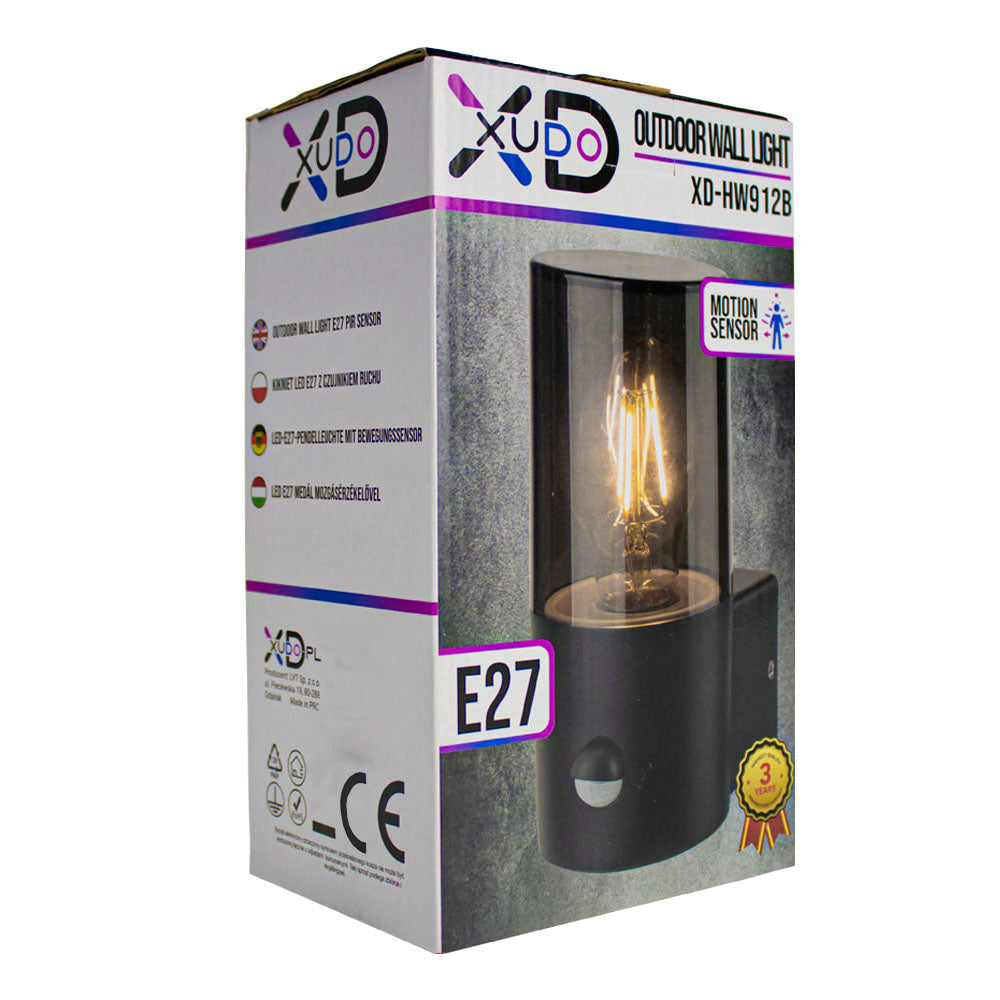 Productverpakking van de XUDO Outdoor Wall Light XD-HW912B met E27 fitting en bewegingssensor, vooraanzicht van de doos waarop de wandlamp met retro filamentlamp zichtbaar is.