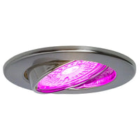 Ingebouwde LED-spots met roze licht, schuine vooraanzicht van moderne RVS inbouwspot met verstelbare kop en paarse LED-verlichting, geschikt voor interieurverlichting of sfeerlicht.