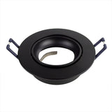 Zwarte ronde GU10 inbouwspot houder met klemveren, schuin vooraanzicht.