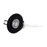 Zwarte ronde inbouwspot met GU10 fitting, kantelbaar design, schuin vooraanzicht tegen witte achtergrond.