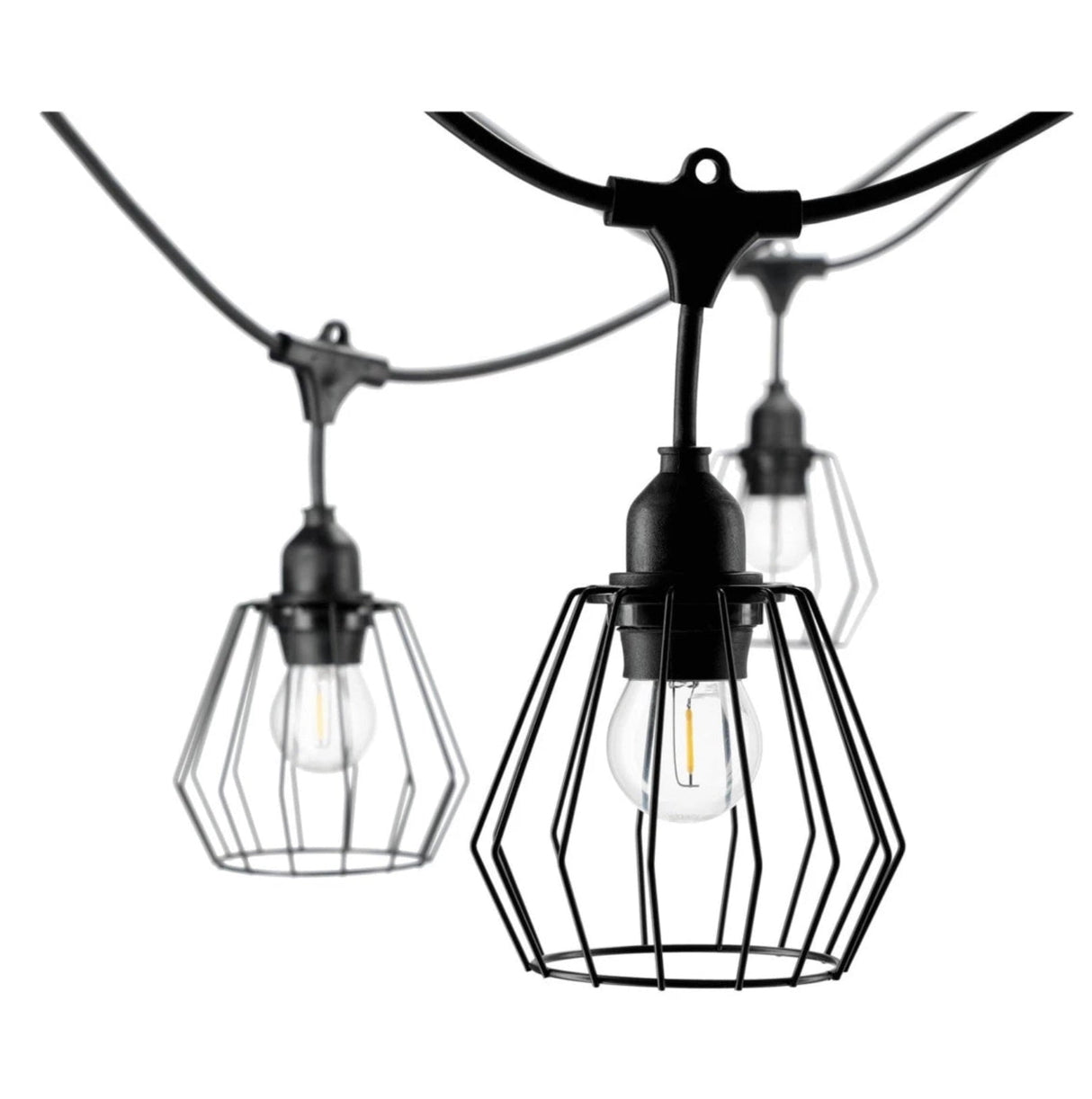 Close-up vooraanzicht van een industriële zwarte prikkabel met metalen kooikap lampen, geschikt voor buitenverlichting of tuinverlichting.
