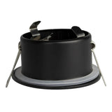 Close-up zijaanzicht van een zwarte inbouwspot klemring met metalen bevestigingsveren en rubberen afdichtring, geschikt voor montage van LED-inbouwverlichting.