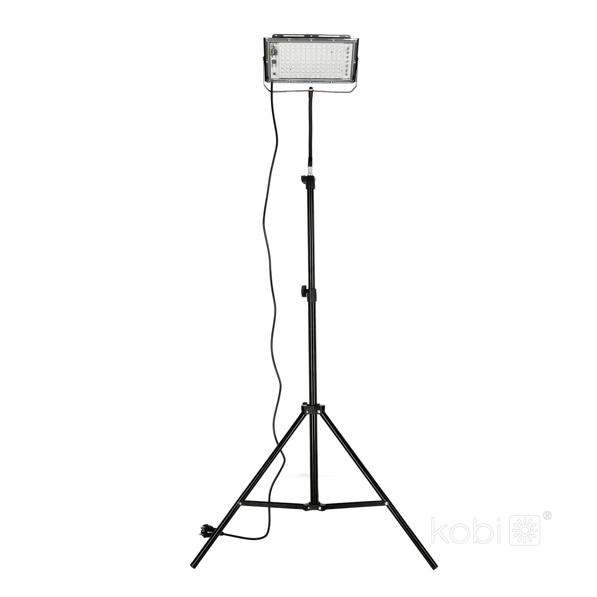 LED bouwlamp op statief met netsnoer, frontaal aanzicht tegen witte achtergrond, ideaal voor werkverlichting op de bouwplaats of tijdens klussen.